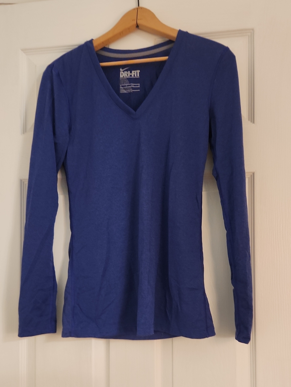 Nike Dri-FIT Women's Long-Sleeve V-Neck Top in Royal Blue